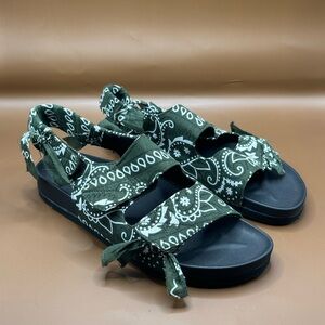 Arizona Love Apache bandana-print sandals in Emerald Green